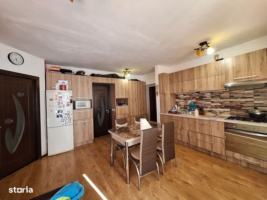 Apartament decomandat, 2 balcoane, zona KIK — fotografia 1