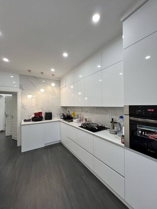 Сдам в аренду 2х ком квартиру на Ц-1. Срочно