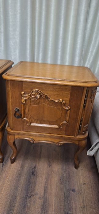 Старинни нощни шкафчета