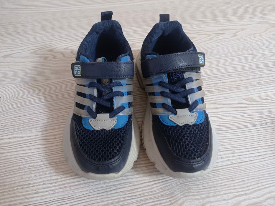 Продам отличные кроссовки для мальчика