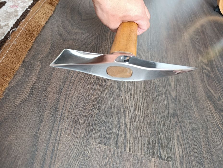 Piolet/ Baltag din inox( se vinde și al doilea)