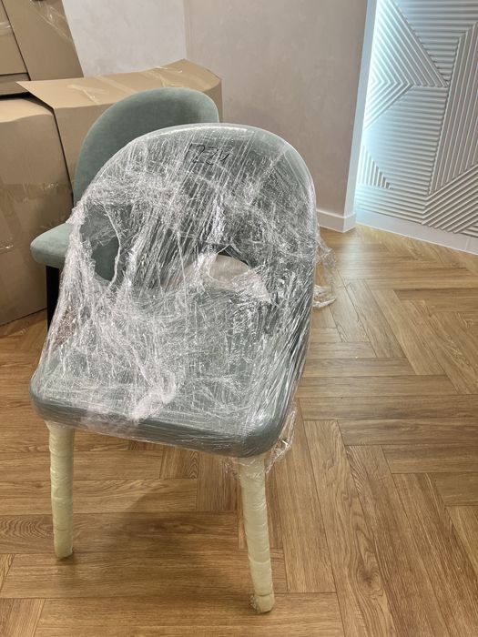 Продам новые стулья