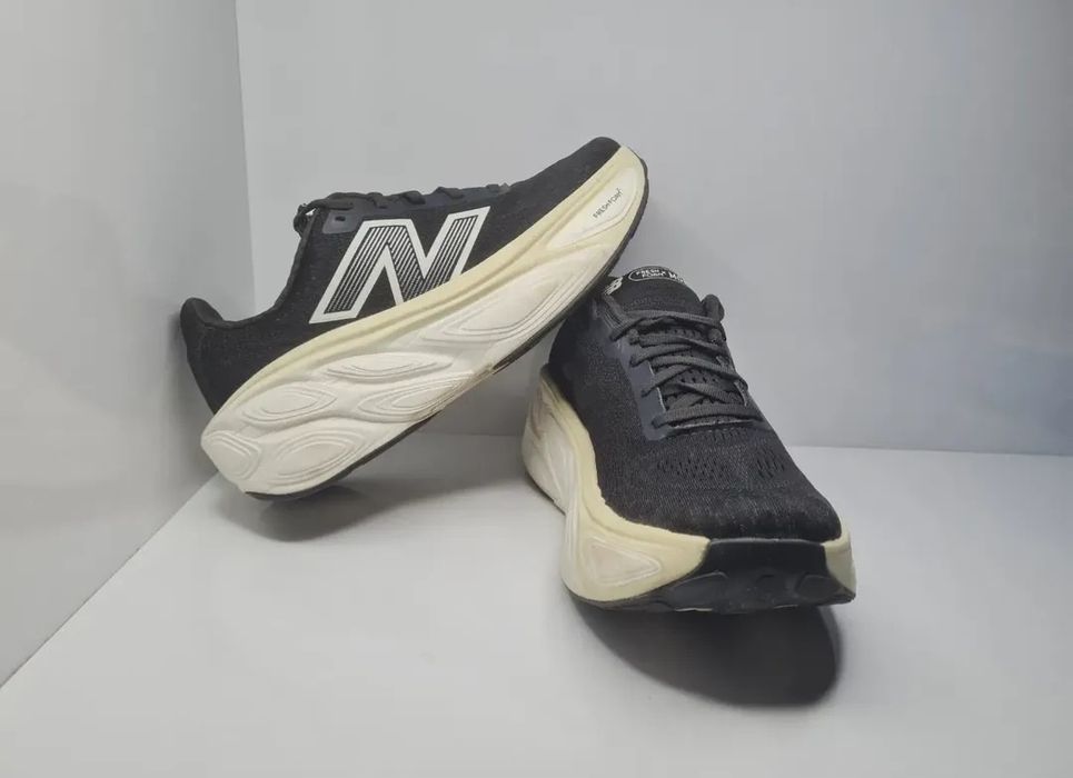 Маратонки New Balance More V5

Носени,но в отлично състояние. 

Размер 42  стелка 26.5 см.

Цена 50 евро.