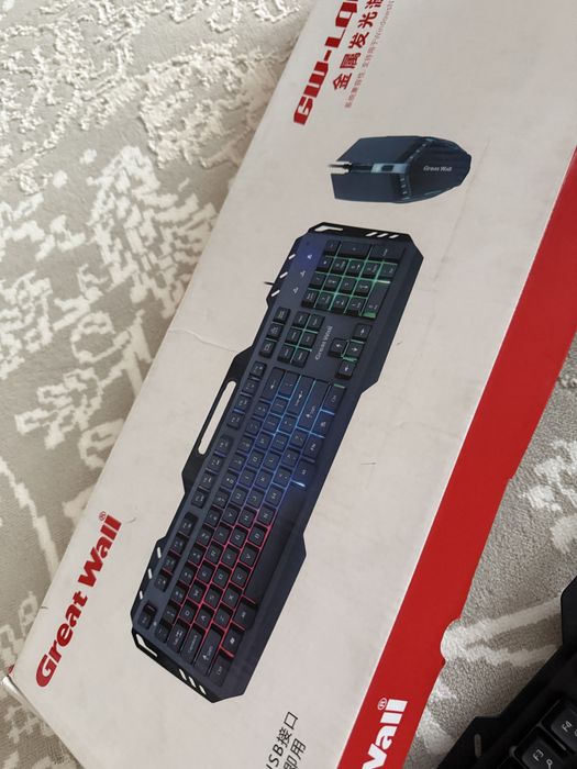 Продам игровую клавиатуру с мышкой