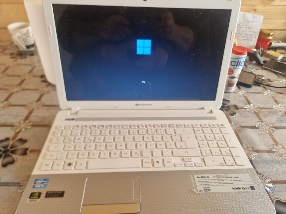 Leptop Pockard bell procesor i5   8ram  ssd nou  pus de 4 zile  rulează windous11