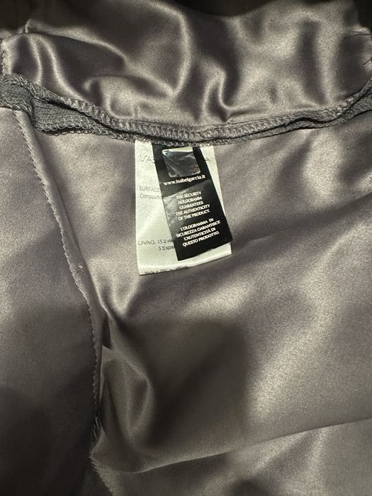 Елегантна дълга рокля с тюл и колан от цветя на Изабел Гарсия