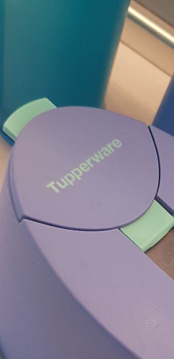4 контейнера Tupperware