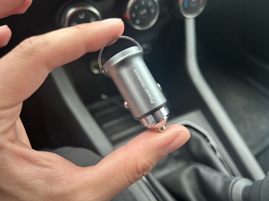 Incărcător auto fast charge super slim