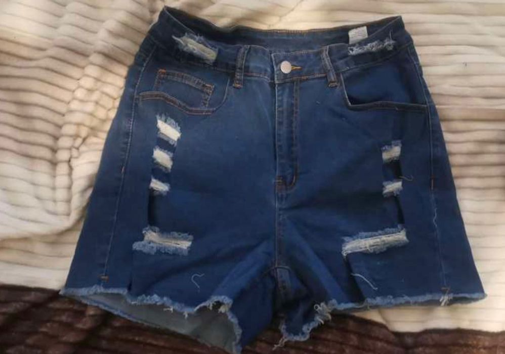 Дамски пола панталонки нова  Л размер