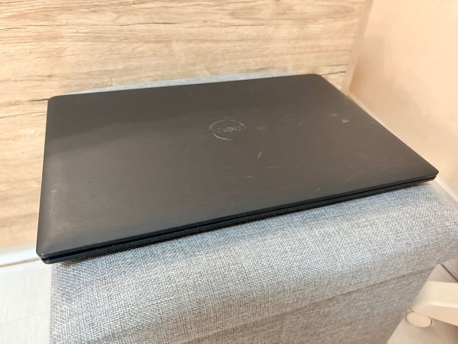 Лаптоп Dell Latitude 3520