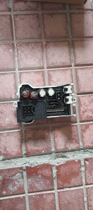 Платка за вътрешния вентилатор  и  надклатки за ръчната Mercedes W203