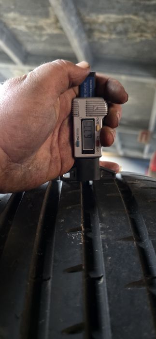 Гуми 2бр 225/35/19 - 1бр  - 58евро