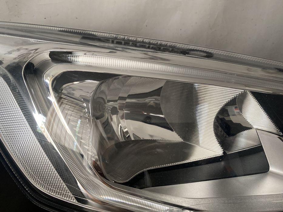 Far dreapta halogen si led Ford Focus Mk4 an 2018-2021