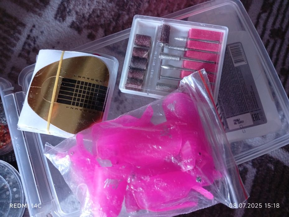 Для наращивания ногтей.