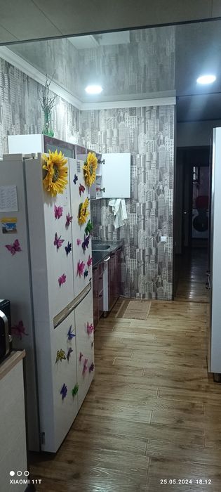 Продаётся 4 ком. квартира, 77 серия, 4 этаж 4 эт.дома. Паркент. базар.