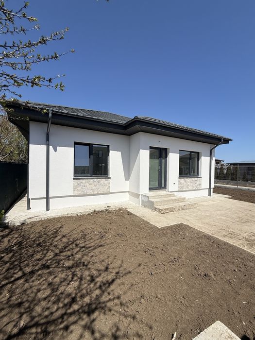 Vand casa Cumpana 3dormitoare,living,bucatarie inchisa,155m2