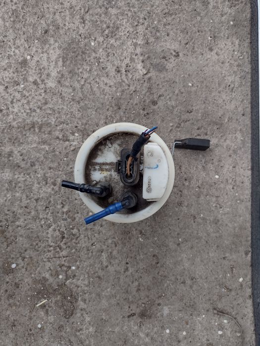 Бензинова помпа за volkswagen golf 4