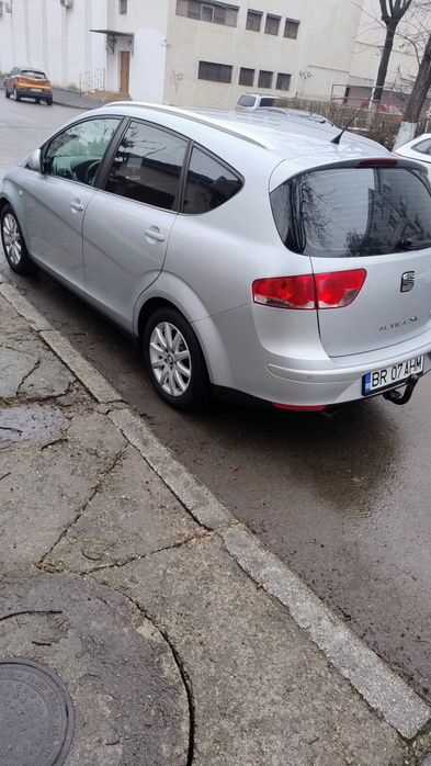 Vând sau schimb Seat altea xl cu Logan după 2013