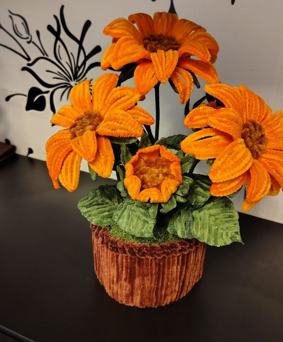 Ghiveci decorativ din sârmă plușată