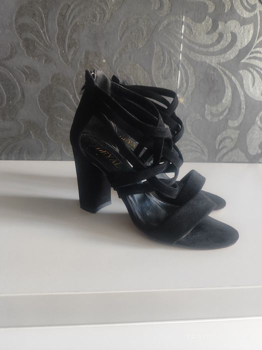 Продаем босоножки 38р