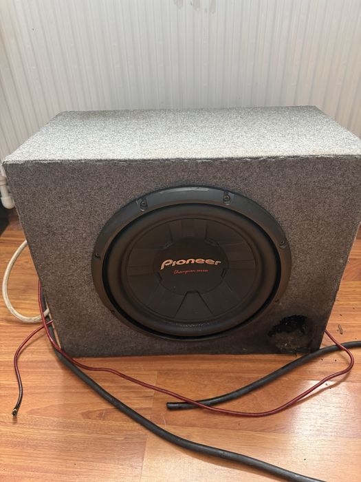 Sobwofer auto cu statie