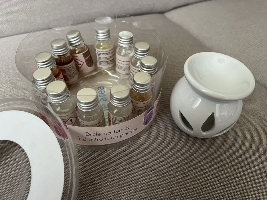 Комплект с ароматни масла и порцеланова поставка за свещ