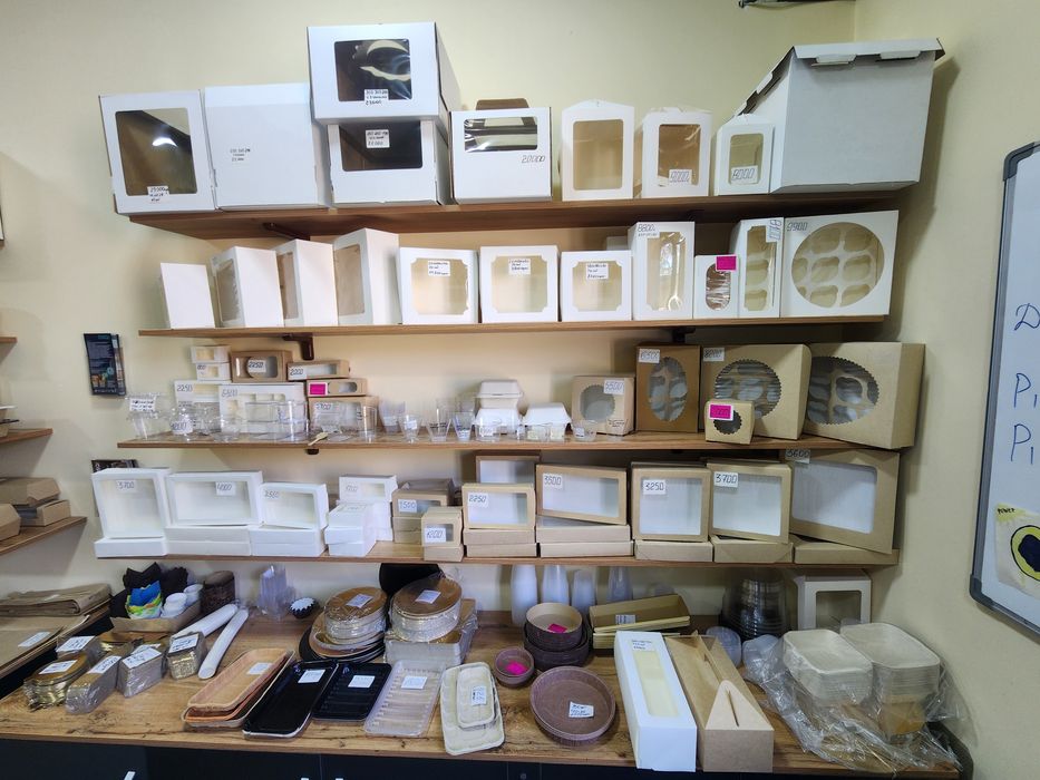 Bir martalik posuda va упаковка – konteyner stakan korobka paketlar