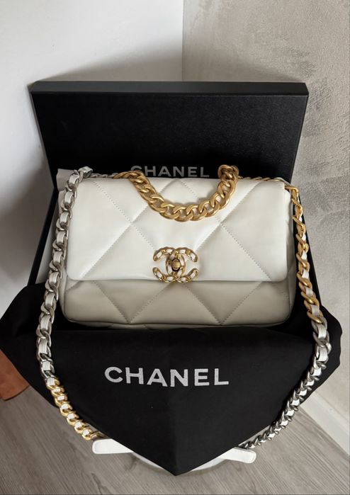 Geanta model Chanel 19