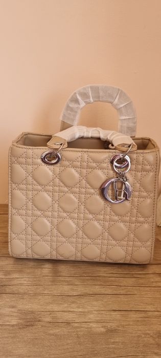 Совершенно новая сумка Dior