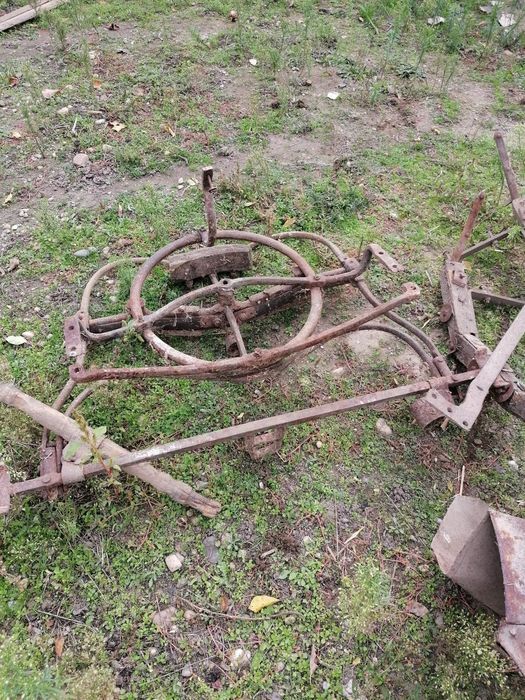 Schelet din fier de caleașcă (birjă) cu roata a 5a fără arcuri și roti