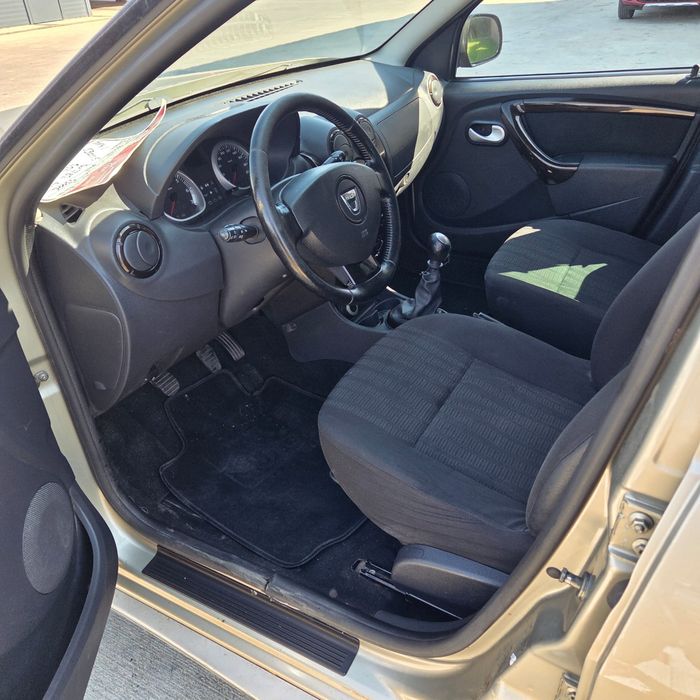 Dacia Duster 4x4 —-1,5 D —-5400€