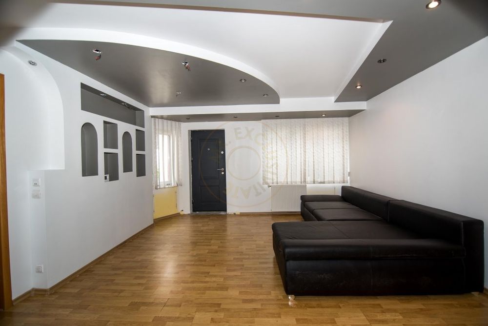 Apartament in vila, 4 camere, intrare individuala , de inchiriat