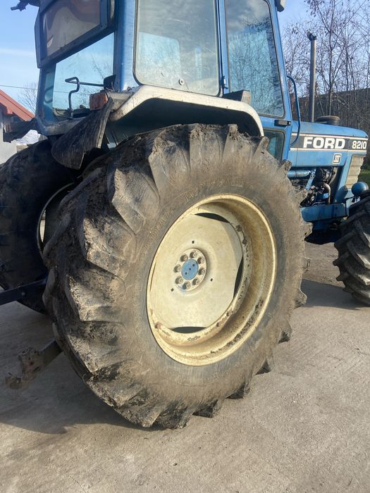 Vand cauciucuri 20.8R30 si 23.1/26