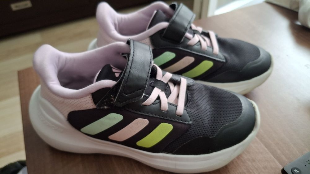 Adidasi adidas de fata