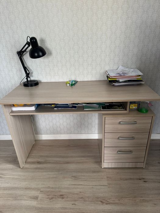 Стол письменный с полками