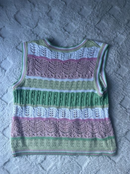 Плетена цветна жилетка без ръкави и копчета