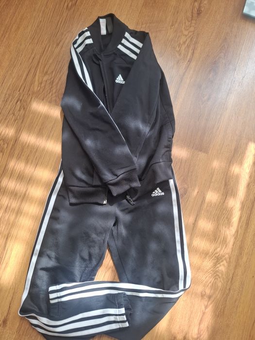 Яке и екип Адидас