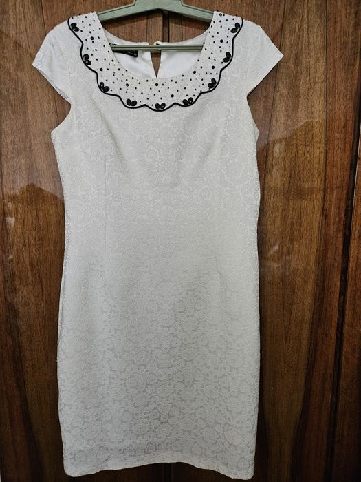 Платья костюмы и т.д.