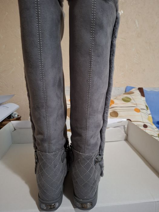 Guess нови ботуши + подарък кожено яке естествена  кожа сиво