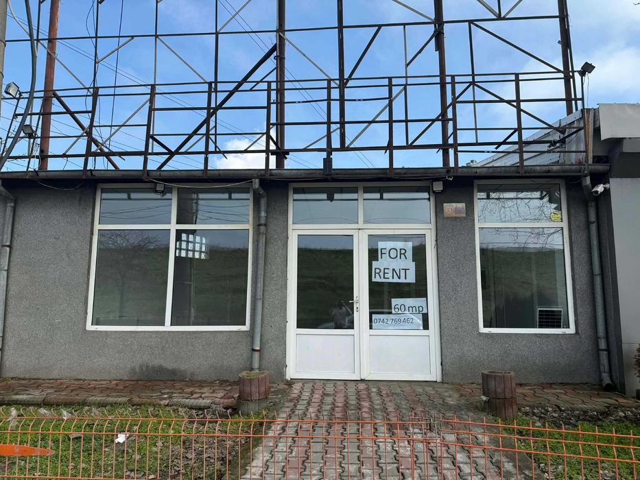 Spatiu stradal 60 mp de INCHIRIAT