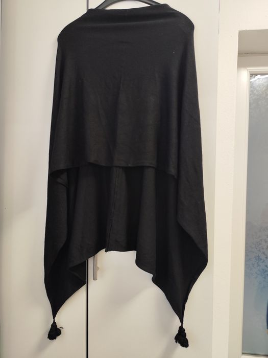 Comma poncho cu ciucuri