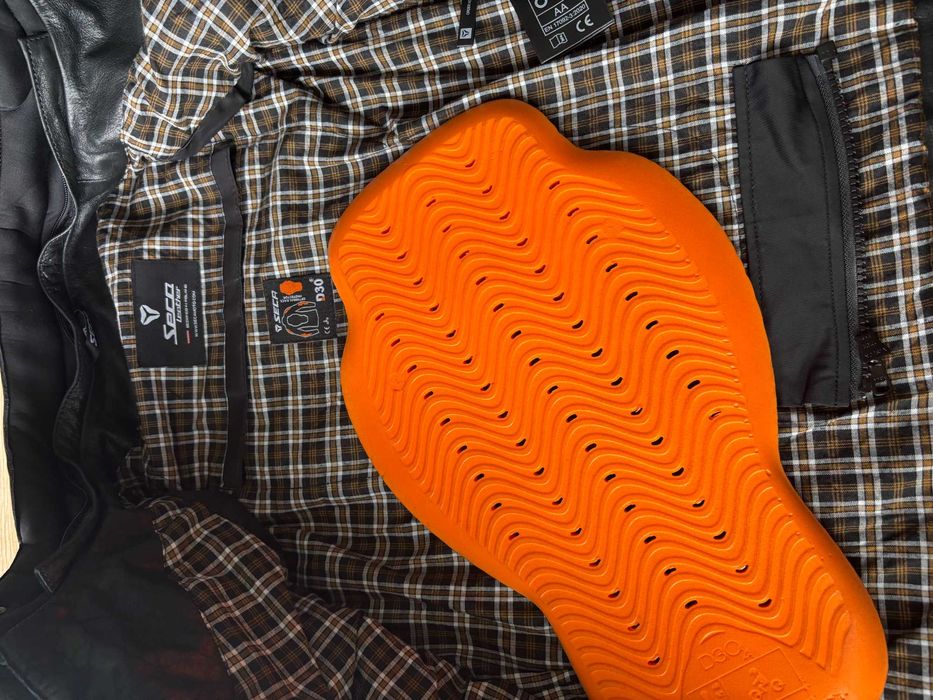Geaca moto piele SECA Hornet II black + Protectie spate D30 VIPER PRO