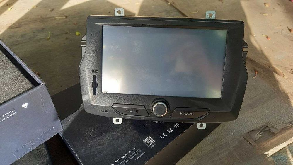 Lada Vesta SW Cross original monitori sotiladi