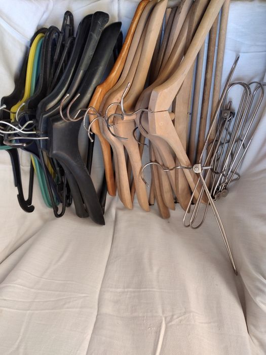 Закачалки за дрехи .