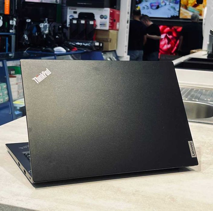 Lenovo Thinkpad E14 i5-1135G7 DDR4 8GB SSD 256GB 14'0 FHD Ips
