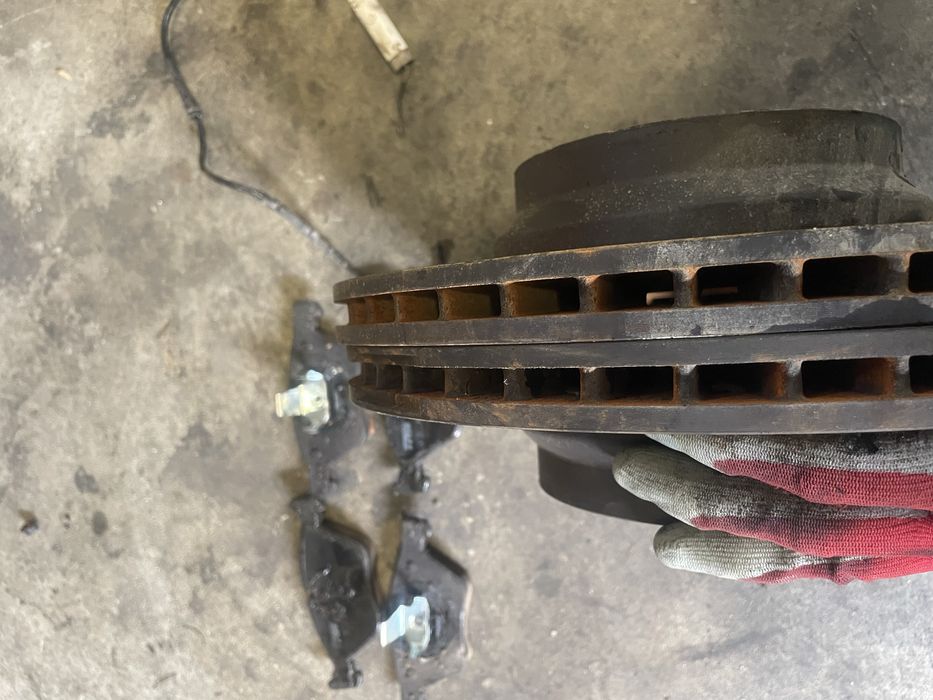 Предни дискове БМВ Е90/ Е91, 330д (diskove bmw e90, 330d)