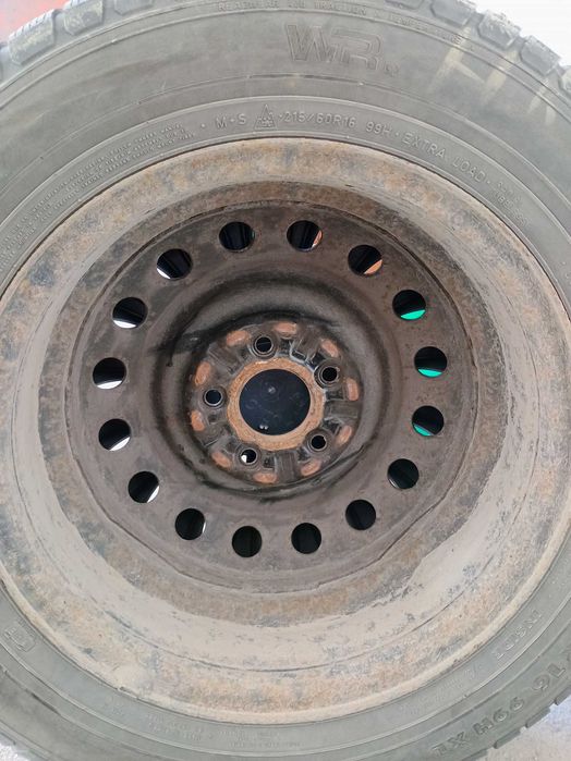 Гуми зимни 215/60 R16 със джанти
