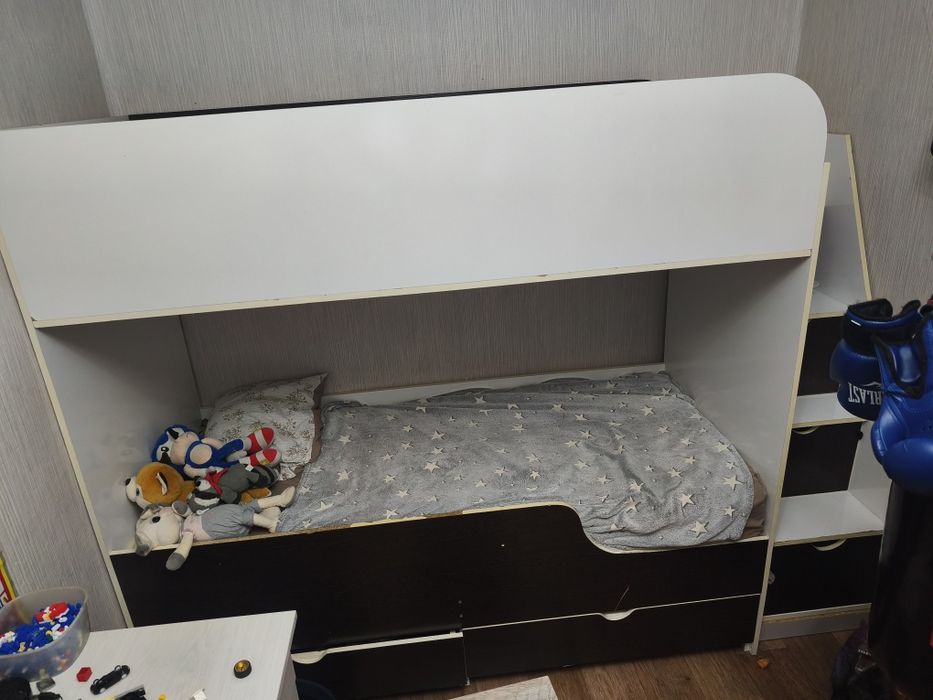 Продам кровать двухъярусную