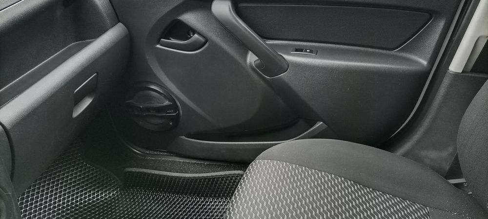 Лада Гранта 2018 , без вложений.