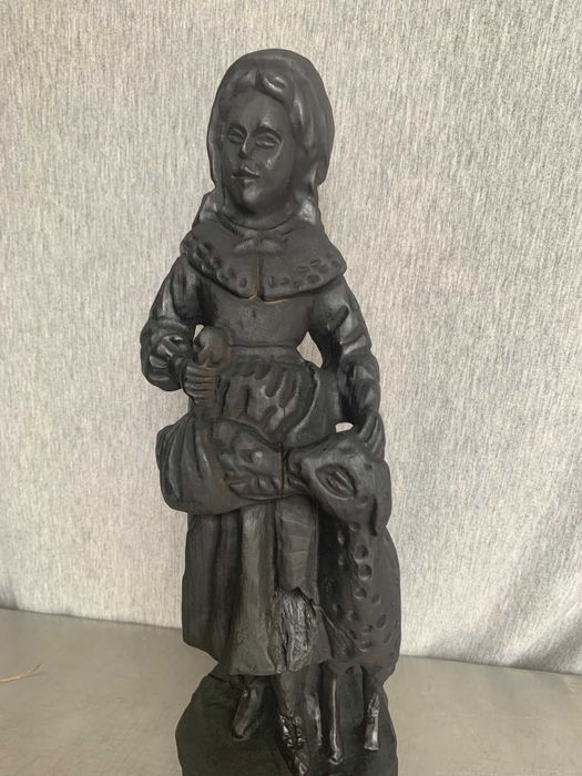стара дървена фигура
